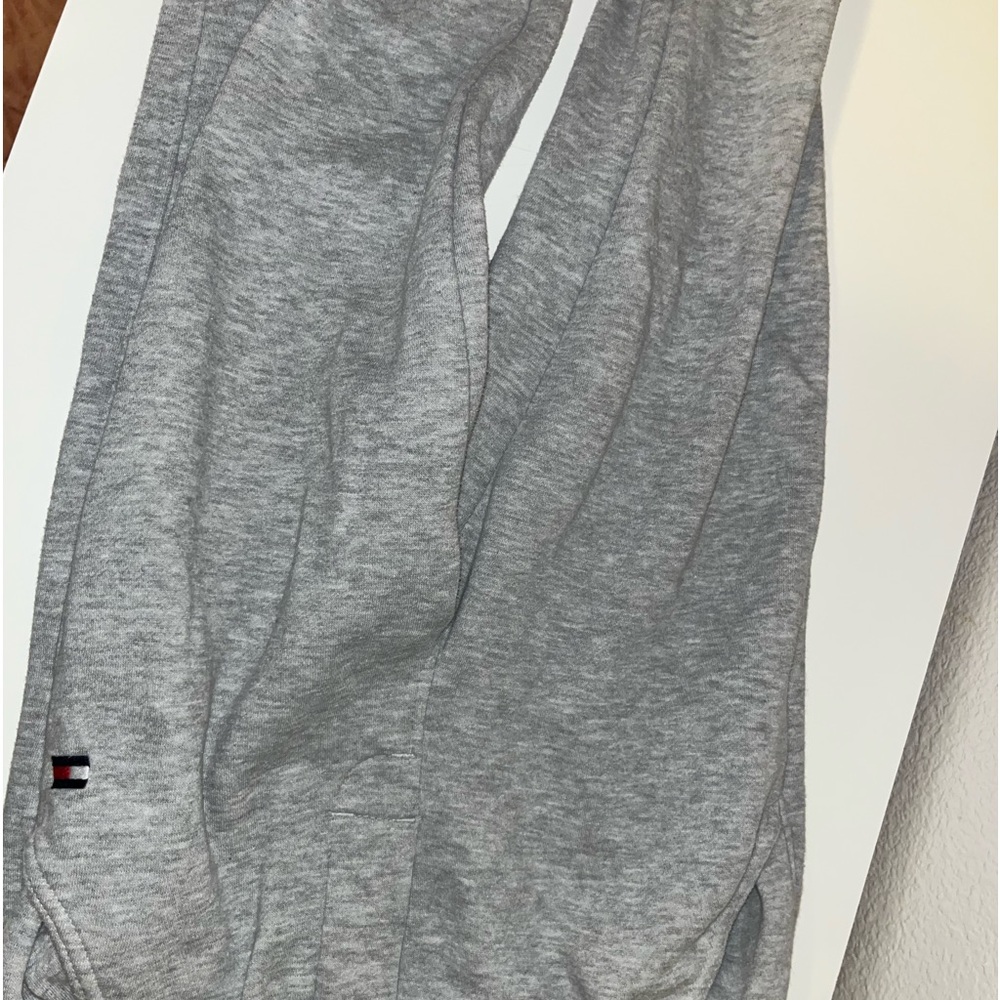 gray tommy hilfger sweatpants / leggings